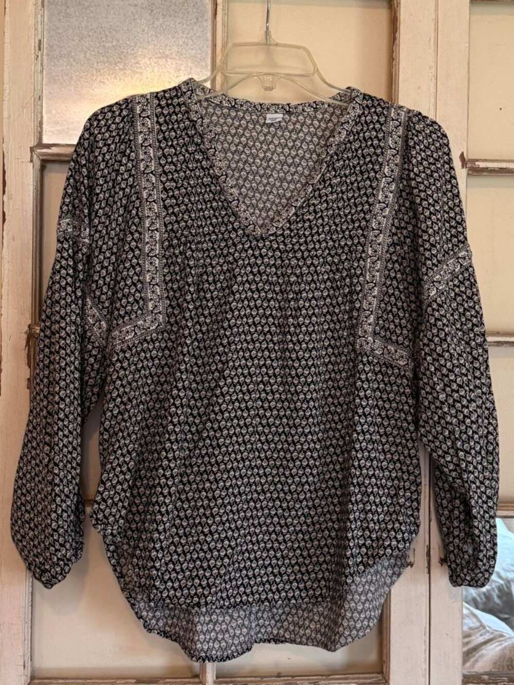 Old Navy Women's Black and White Blouse